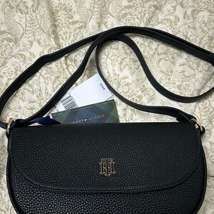 Tommy Hilfiger Elegant Black Crossbody Bag